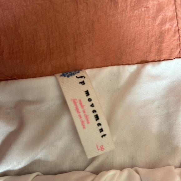 FREE PEOPLE Shorts - Picture 3 of 4